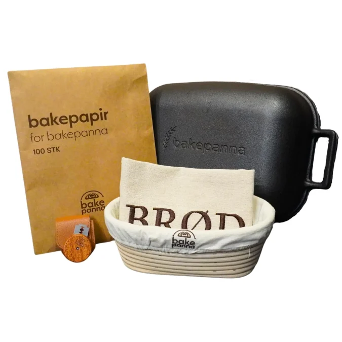 Bakepanna Startpakke med brødform i støpejern med lokk, oval hevekurv, brødpose i lin, scoringskniv og 100 ark bakepapir